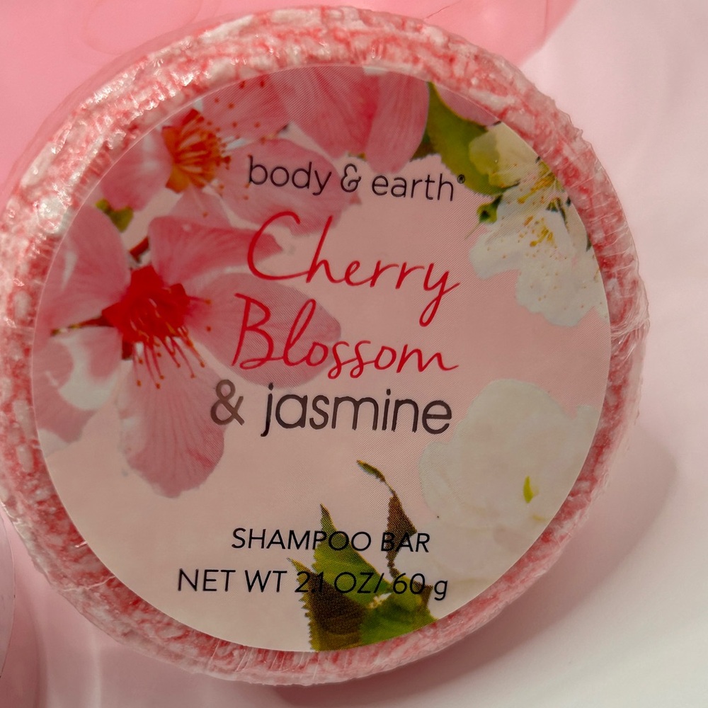 Body & Earth Cherry Blossom Shampoo Bar and Bath Salts - Picture 2 of 8
